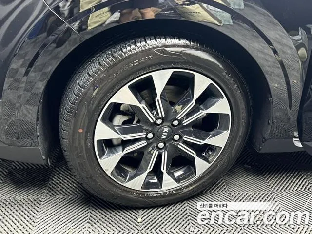Kia Carnival 2021 thumb 2