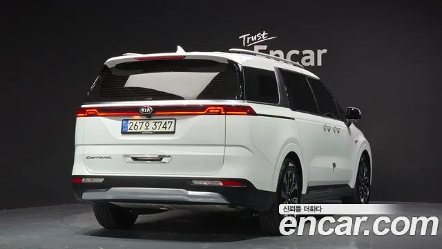 Kia Carnival 2021 thumb 2