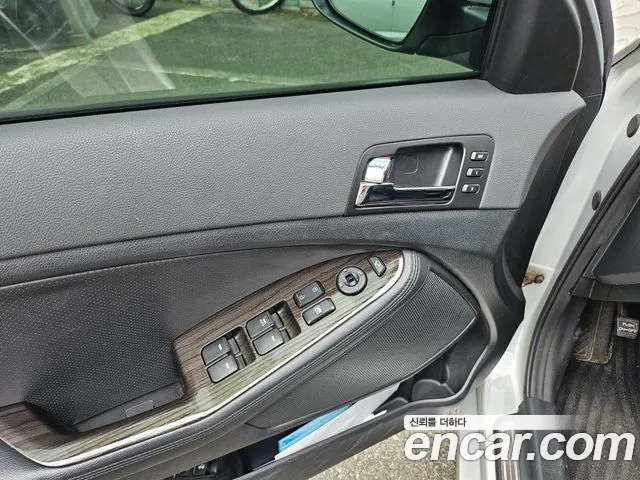 Kia K5 2010 thumb 9