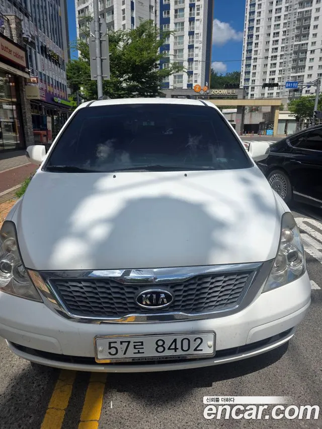 Kia Carnival 2010 thumb 4