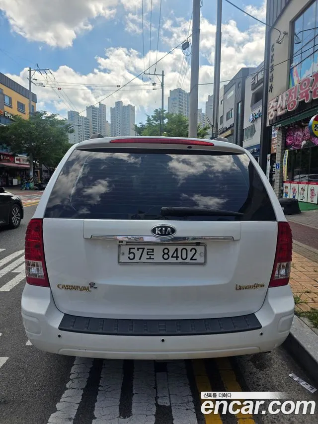 Kia Carnival 2010 thumb 5