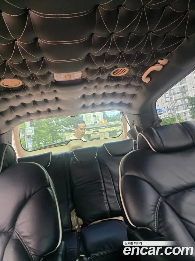 Kia Carnival 2010 thumb 6