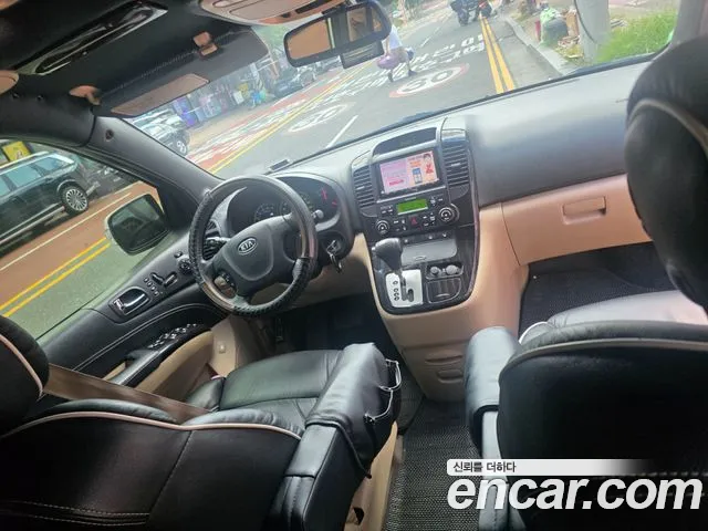 Kia Carnival 2010 thumb 9