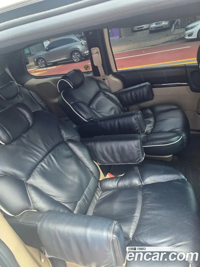 Kia Carnival 2010 thumb 10