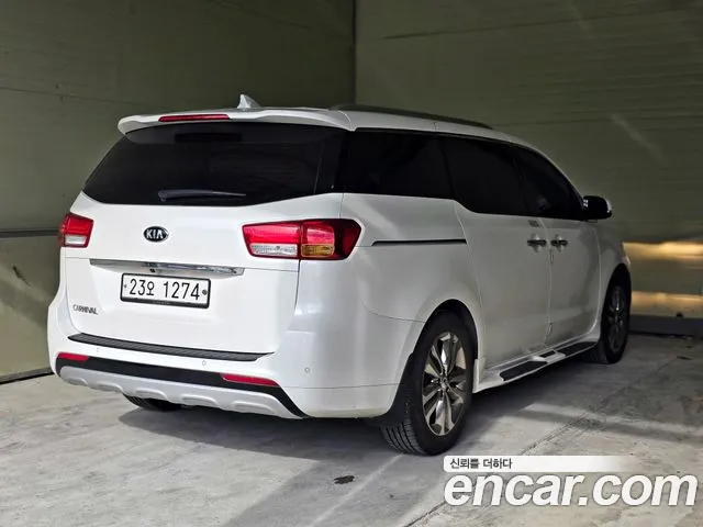 Kia Carnival 2017 thumb 2