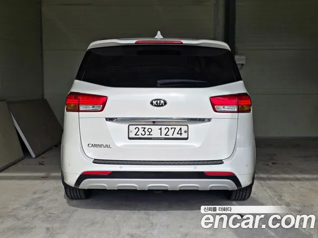 Kia Carnival 2017 thumb 4