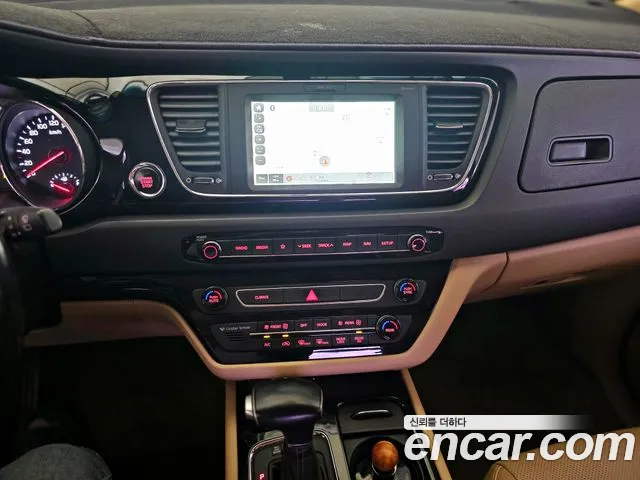 Kia Carnival 2017 thumb 6