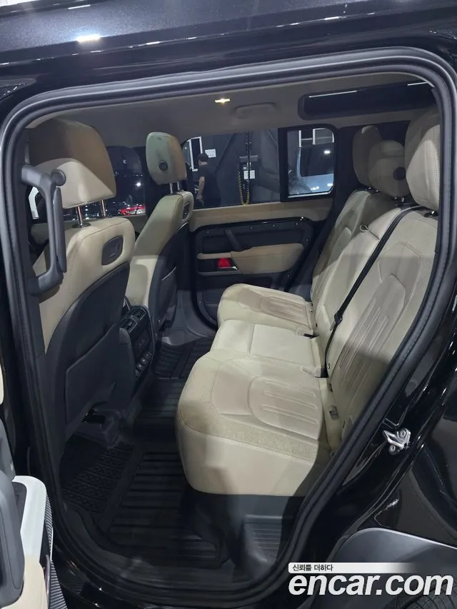Land Rover Defender 2020 thumb 8