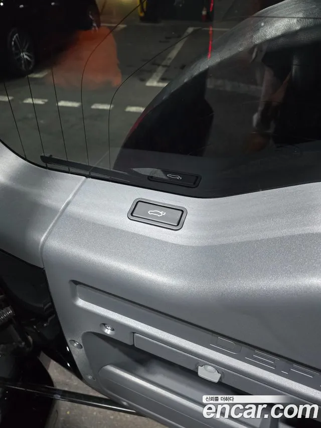 Land Rover Defender 2020 thumb 12