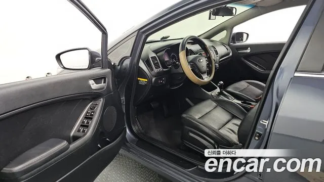Kia K3 2013 thumb 10
