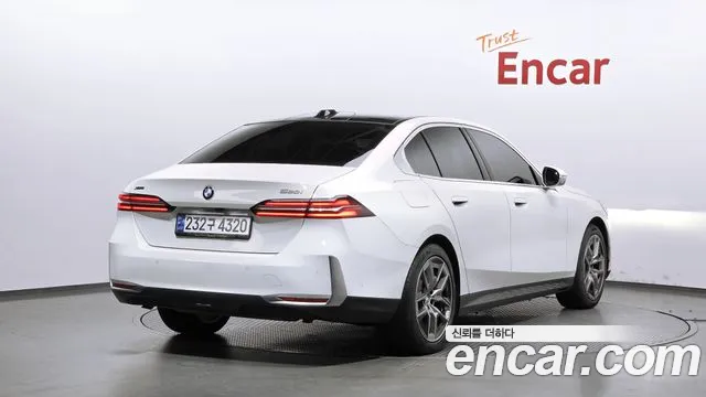 BMW 5 серии 2023 thumb 2