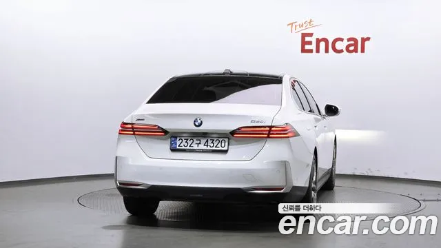 BMW 5 серии 2023 thumb 4