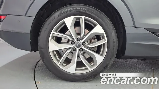 Audi e-tron 2020 thumb 5