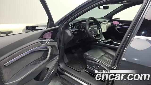 Audi e-tron 2020 thumb 10