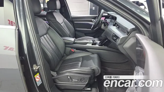 Audi e-tron 2020 thumb 11