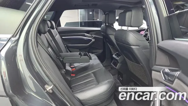 Audi e-tron 2020 thumb 12