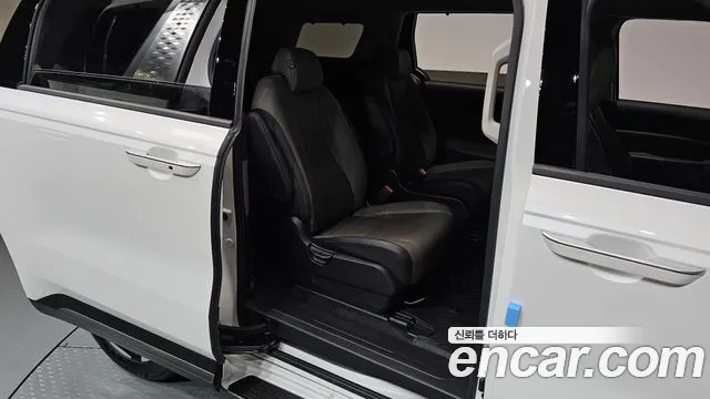 Kia Carnival 2024 thumb 11