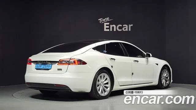 Tesla Model S 2020 thumb 2