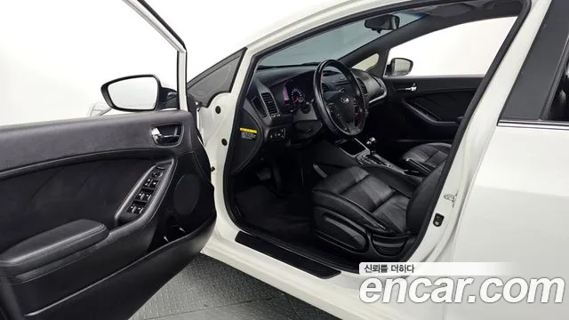 Kia K3 2015 thumb 10