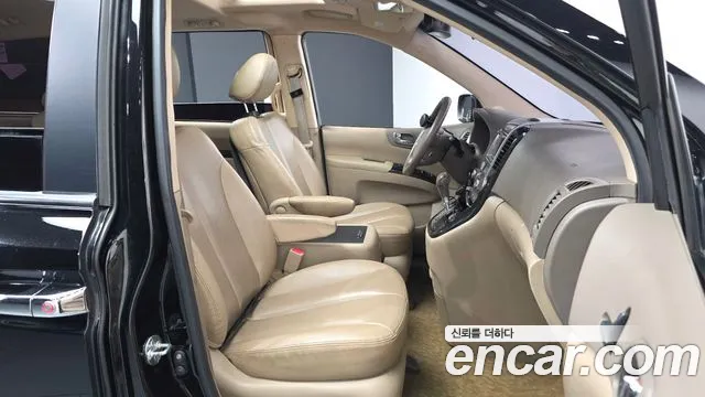 Kia Carnival 2013 thumb 11