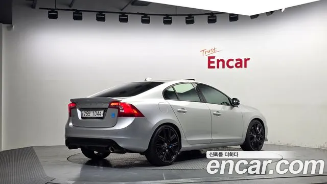 Volvo S60 2017 thumb 2