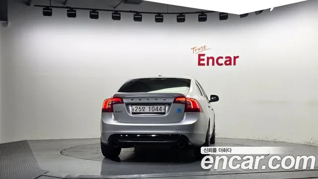 Volvo S60 2017 thumb 4