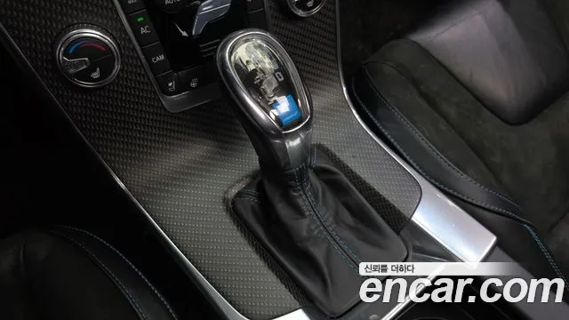 Volvo S60 2017 thumb 9