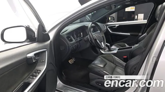 Volvo S60 2017 thumb 10