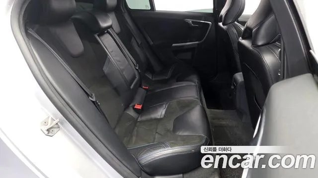 Volvo S60 2017 thumb 12