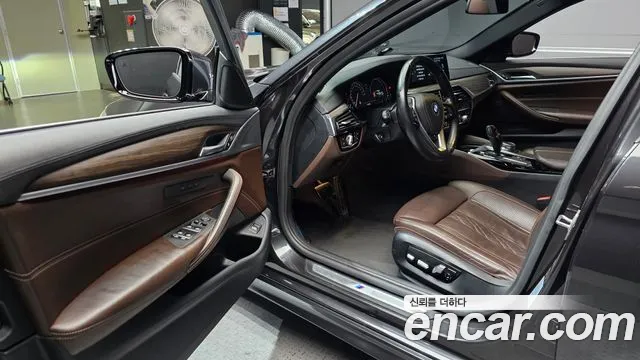 BMW 5 серии 2017 thumb 10