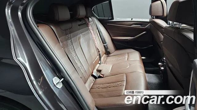 BMW 5 серии 2017 thumb 11