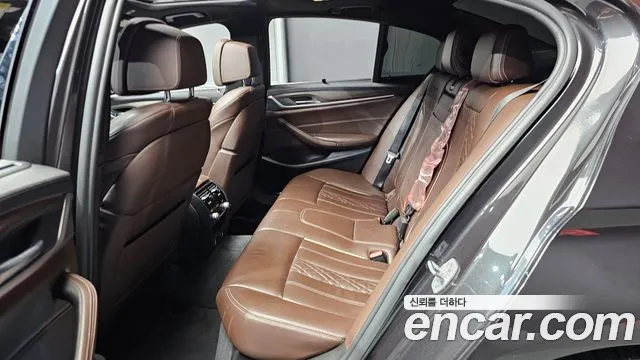 BMW 5 серии 2017 thumb 12