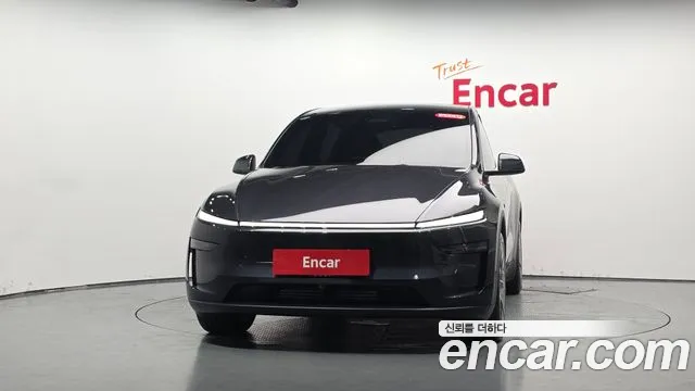 Tesla Model Y 2026 thumb 2
