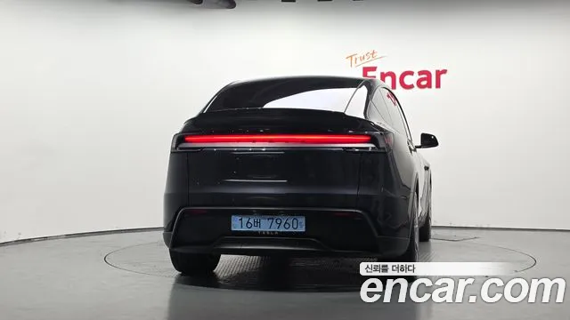 Tesla Model Y 2026 thumb 3
