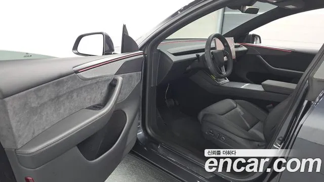 Tesla Model Y 2026 thumb 9