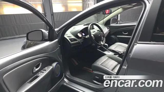 Renault Fluence 2019 thumb 10