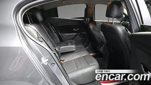 Renault Fluence 2019 thumb 11