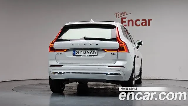 Volvo XC60 2024 thumb 3
