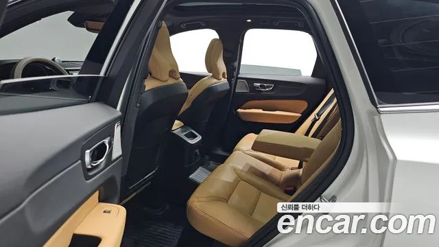 Volvo XC60 2024 thumb 10