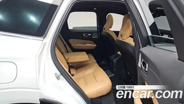 Volvo XC60 2024 thumb 11