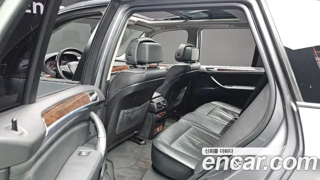 BMW X5 2009 thumb 11