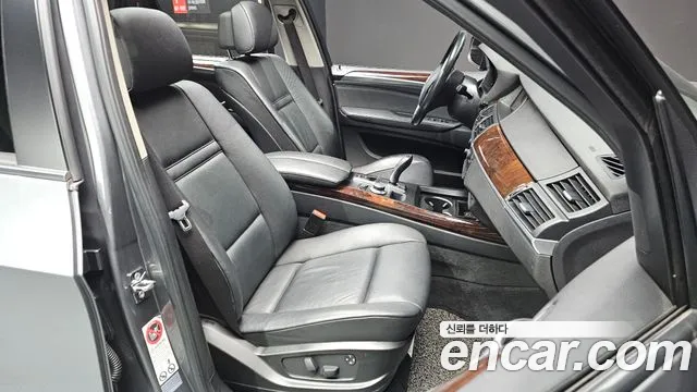 BMW X5 2009 thumb 12