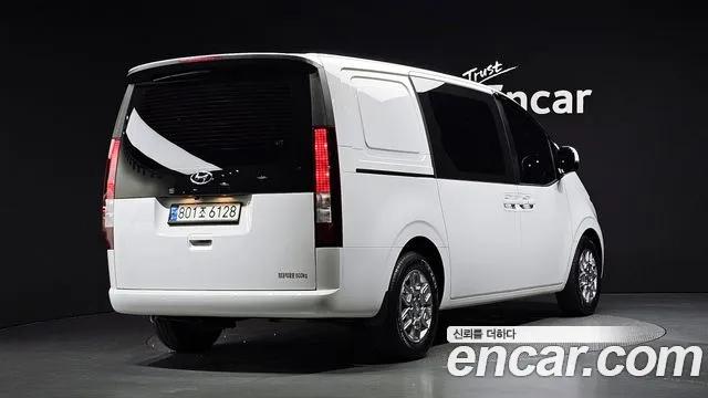Hyundai Staria 2021 thumb 2