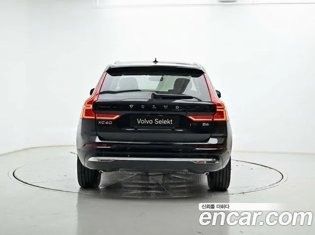 Volvo XC60 2023 thumb 4