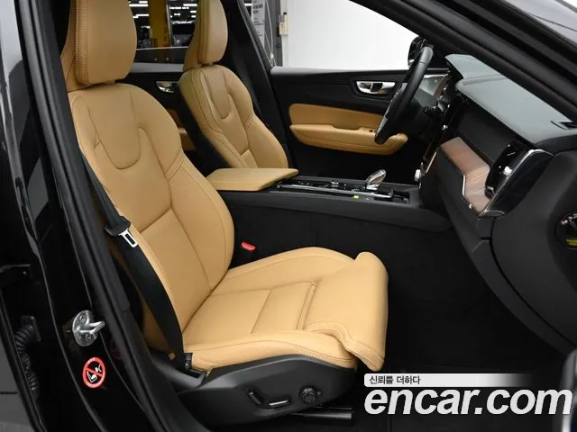 Volvo XC60 2023 thumb 10