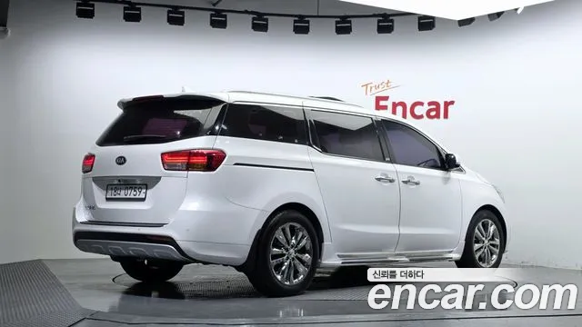 Kia Carnival 2015 thumb 2