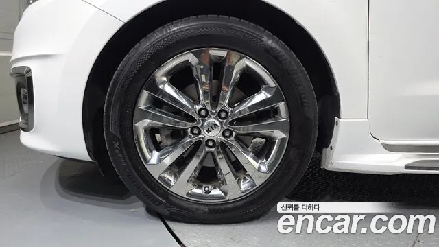 Kia Carnival 2015 thumb 5