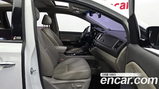Kia Carnival 2015 thumb 12