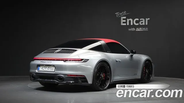 Porsche 911 2024 thumb 2