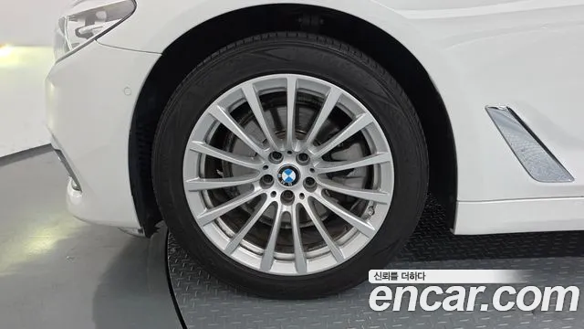BMW 5 серии 2019 thumb 5